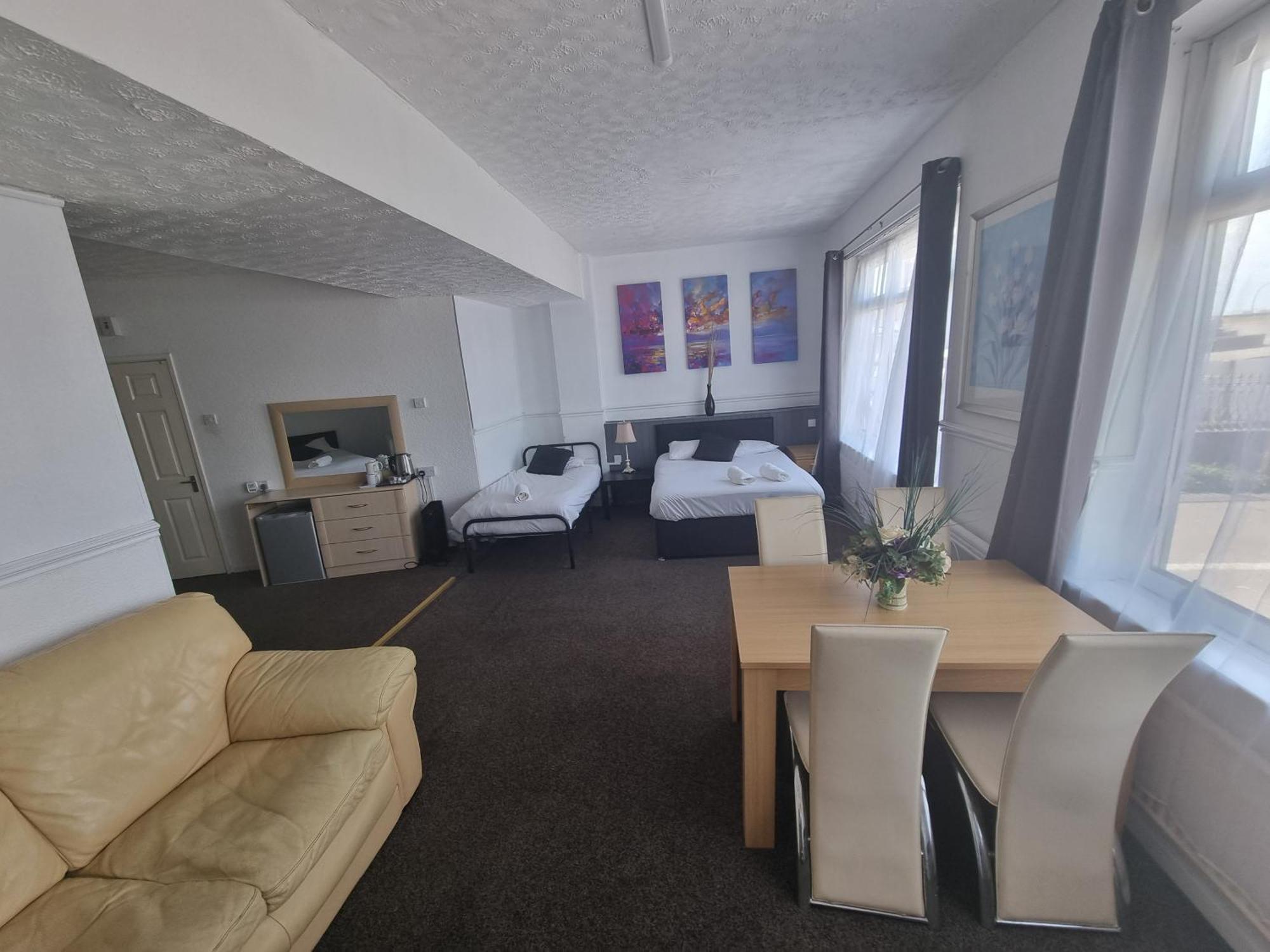 Henson Hotel Pleasure Beach Blackpool Quarto foto